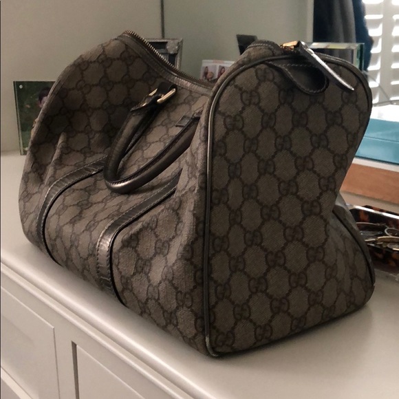 Authentic Gucci - Picture 2 of 8